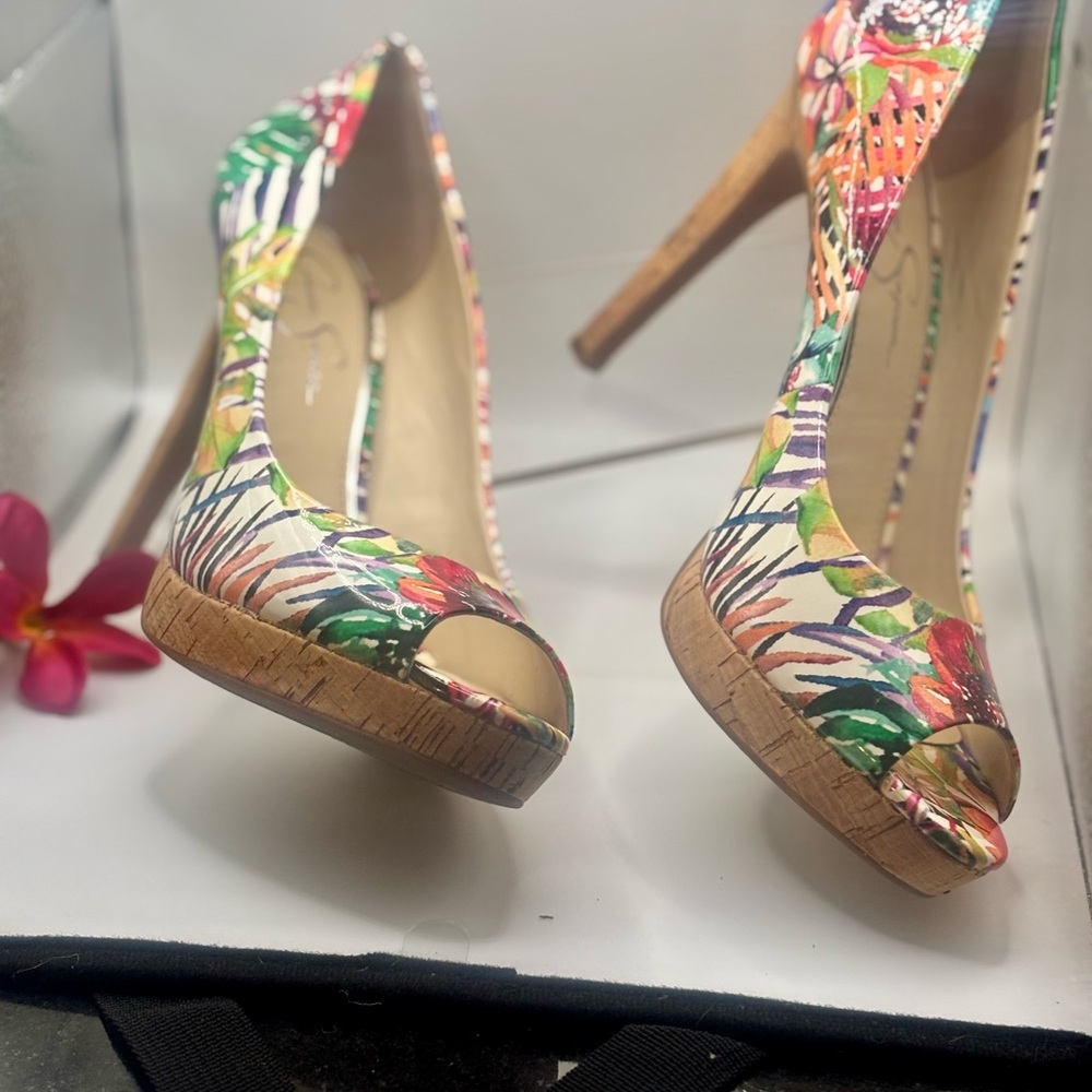 Jessica Simpson floral Pumps - Picture 3 of 8